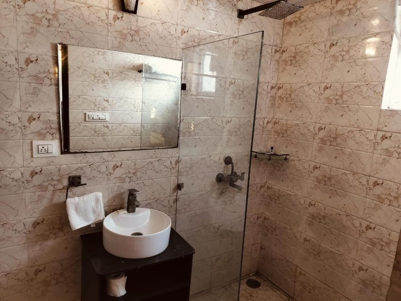 Pearl Suites At Omex Entrenity Vrindāvan Exteriör bild