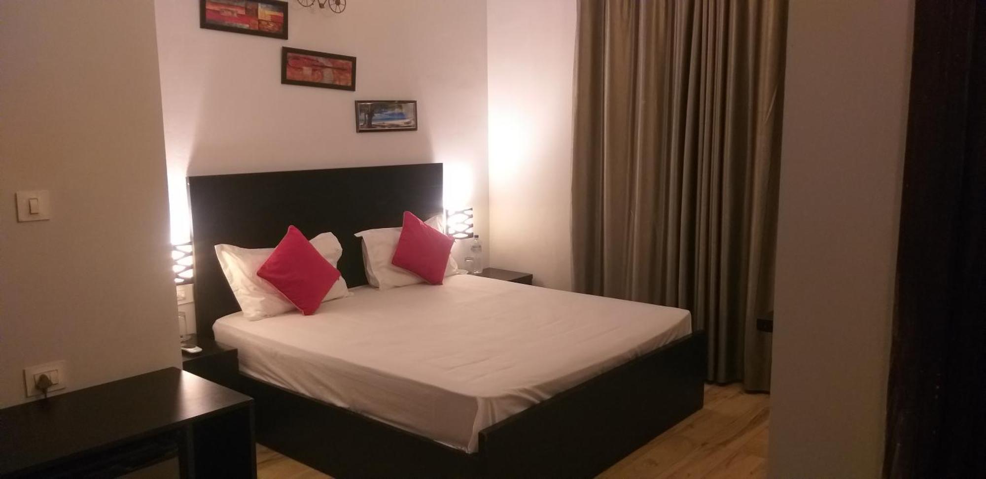 Pearl Suites At Omex Entrenity Vrindāvan Exteriör bild