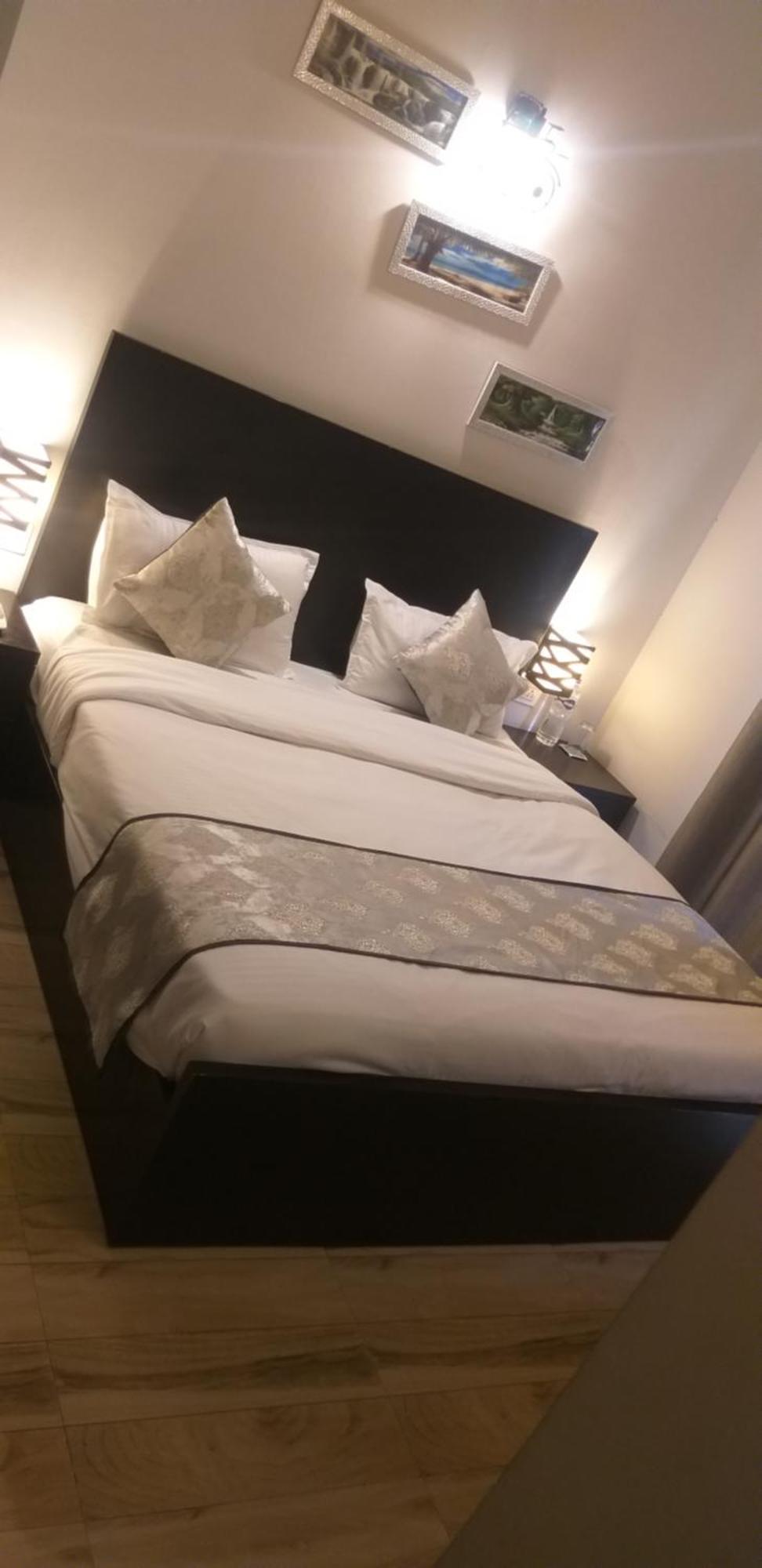 Pearl Suites At Omex Entrenity Vrindāvan Exteriör bild