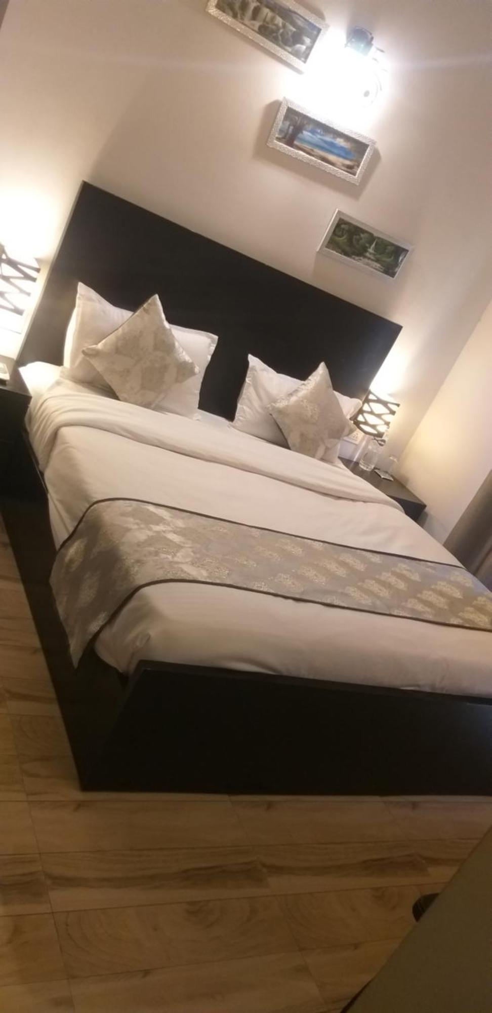 Pearl Suites At Omex Entrenity Vrindāvan Exteriör bild