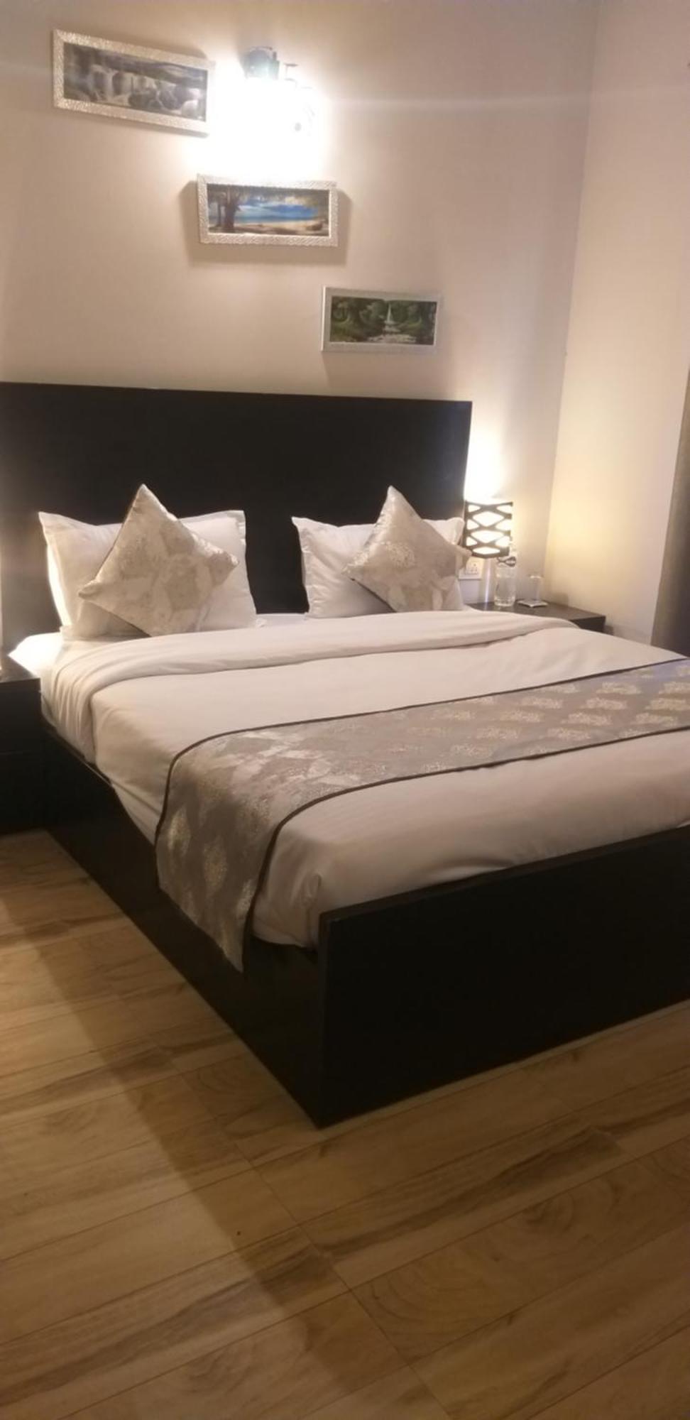 Pearl Suites At Omex Entrenity Vrindāvan Exteriör bild